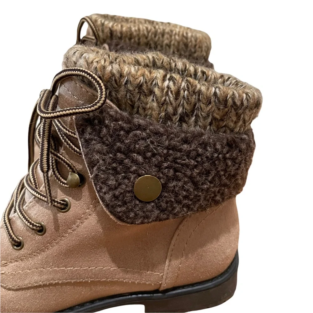 Cliffs by White Mountain Tan Ankle Boots Women’s 5.5 Lace Up Cozy Knit Cuff